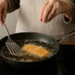 Friggere senza schizzare ovunque? L’errore comune e il consiglio della nonna