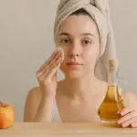 Tonico viso fai da te con aceto di mele: quando utilizzarlo per risultati visibili