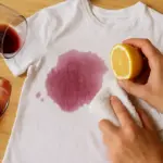 Rimuovere le macchie di vino dal cotone: la soluzione della nonna che evita aloni
