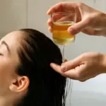 Risciacquo finale dei capelli con aceto: perché la diluizione cambia tutto