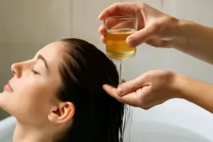 Risciacquo finale dei capelli con aceto: perché la diluizione cambia tutto