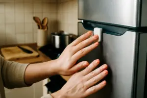 Mani pulite non bastano in cucina: la superficie che tocchi per prima ogni giorno